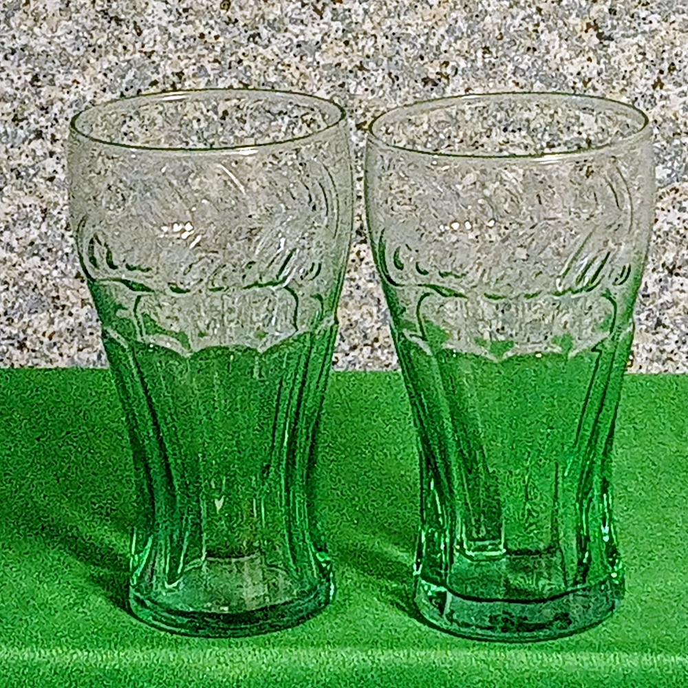 𝑪𝒐𝒄𝒂 𝑪𝒐𝒍𝒂 𝑮𝒓𝒆𝒆𝒏 𝑴𝒊𝒏𝒊𝒂𝒕𝒖𝒓𝒆 𝟏𝟎𝒐𝒛.𝑮𝒍𝒂𝒔𝒔 𝑺𝒆𝒕 - Picture 3 of 8